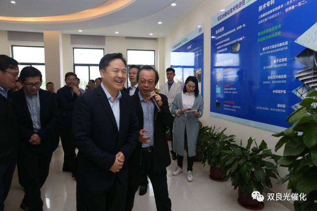 江阴市委书记走进<a href=http://www.wljzc.cn target=_blank class=infotextkey>双良</a><a href=http://www.wljzc.cn target=_blank class=infotextkey>新型光催化</a>