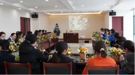 <a href=http://www.wljzc.cn target=_blank class=infotextkey><a href=http://www.wljzc.cn target=_blank class=infotextkey>双良</a>环境</a>开展“三八女神节” DIY插花活动
