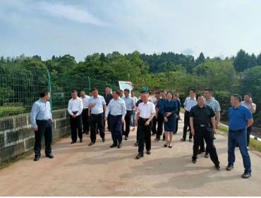 四川省人大常委会副主任杨洪波率队现场考察滴水岩饮用水水源地治理