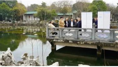 整合安排城市黑臭水体治理、水源地保护、打击“洋垃圾”进口